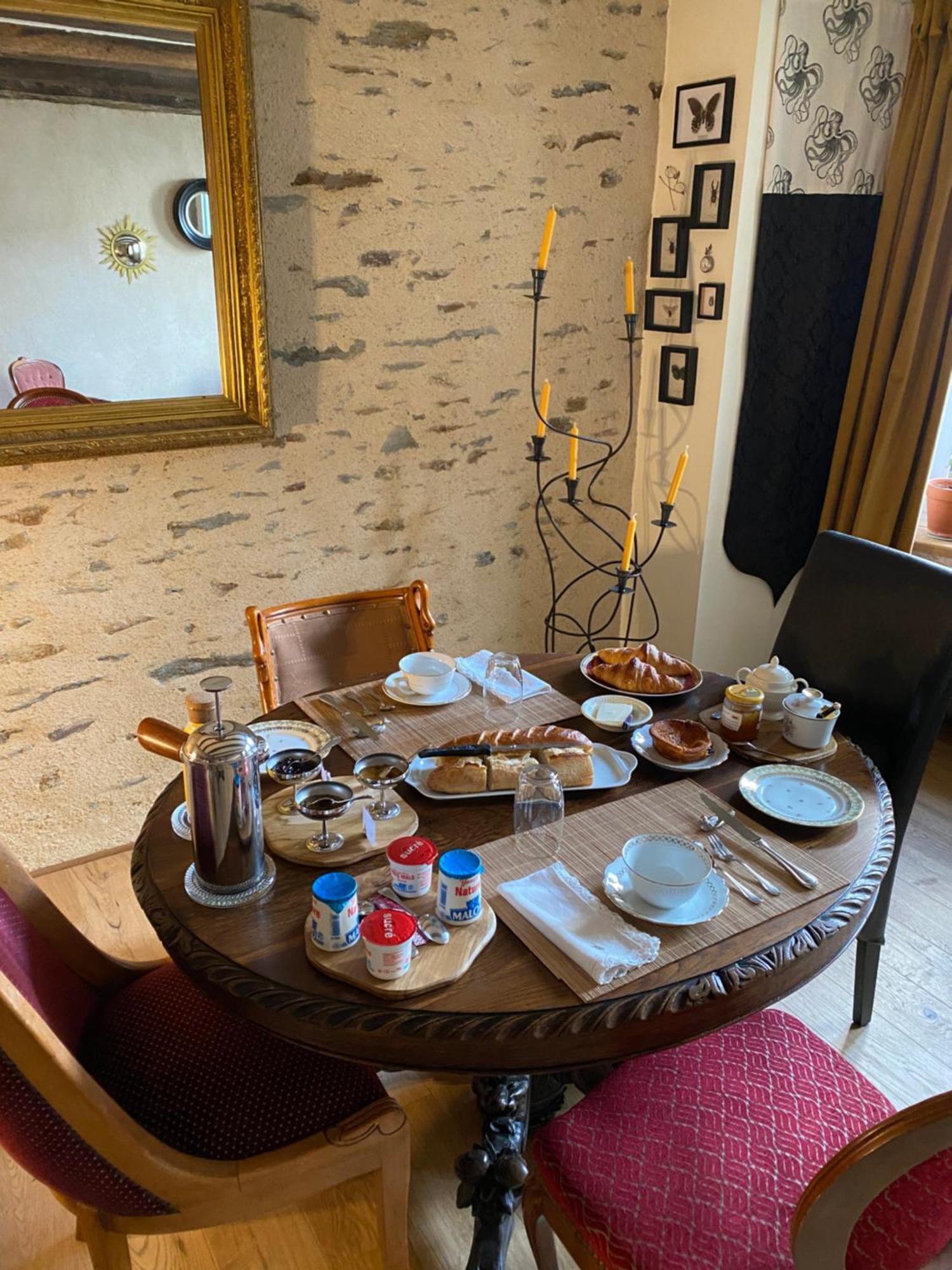Une Nuit Chez Une Artisane Josselin Dış mekan fotoğraf